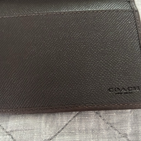 Coach  trifold wallet in GUC - Picture 5 of 9